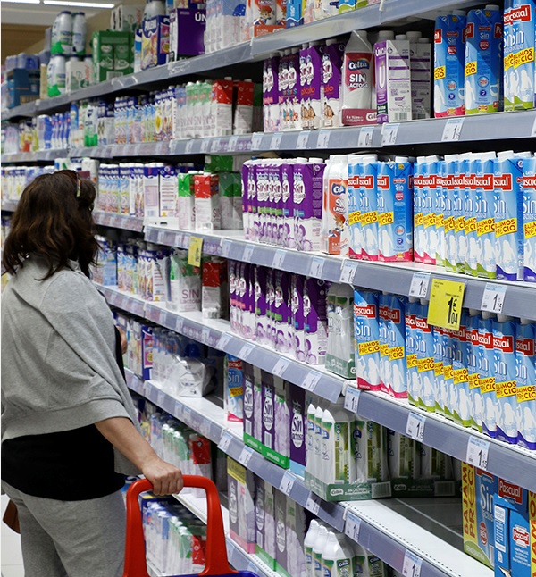 UPA considera “en la buena dirección” la iniciativa de Mercadona de subir el precio de la leche