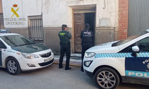 La Guardia Civil y la Policía Local detienen a tres personas cuando estaban robando en una vivienda de Villacañas