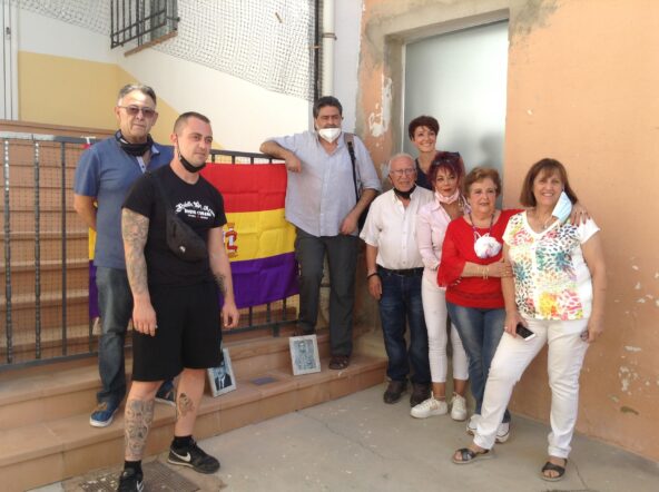 La ARMH de Cuenca coloca una placa en homenaje a Félix Murcia en Olmeda del Rey