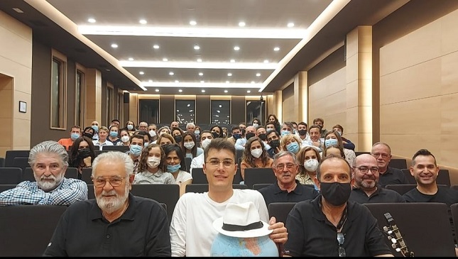 El poeta de Tarancón Javier Navarro presentó este fin de semana su tercer poemario «Renaceres de Esperanza» en el Hotel Ansares de la localidad