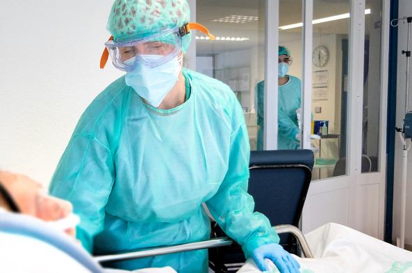 La provincia de Cuenca registra hoy 1 fallecido con Covid, y 18 nuevos contagios, hay 18 pacientes en cama convencional y se mantiene 1 en cuidados intensivos