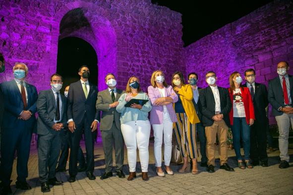 El Gobierno regional destaca que con la iluminación de la Muralla de Talavera “se alumbra la memoria de quienes han contribuido a construirla y preservarla”