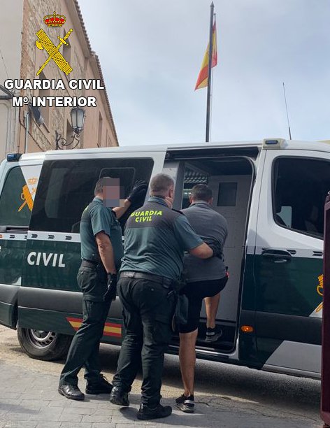 La Guardia Civil detiene a cuatro personas minutos después de robar en una bodega de Corral de Almaguer