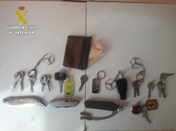 La Guardia Civil de Cuenca detiene a  una persona por un delito de robo en un  domicilio y un hurto en el interior de un  vehículo.