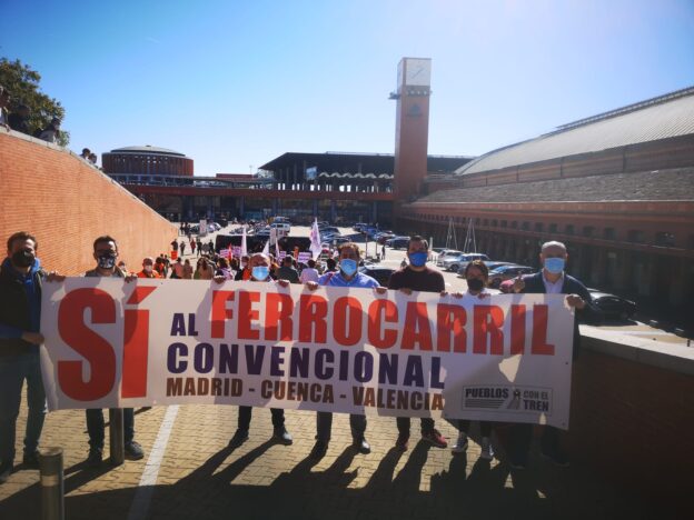 Cuenca Ahora en la manifestación de Madrid en defensa del tren: «Menos aves y más regionales¨