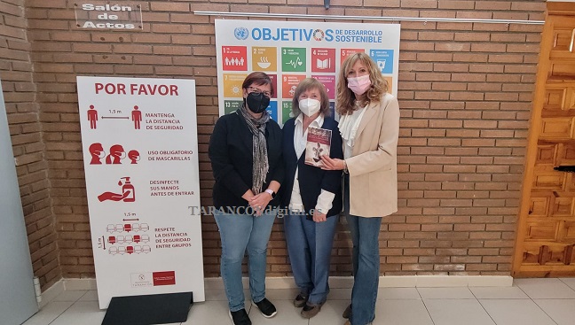 La Biblioteca Luis Rius de Tarancón ha acogido esta tarde la presentación del libro «La magia de aprender en educación infantil»