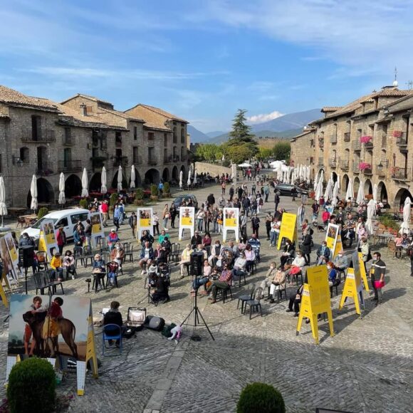 Nueva y gratificante experiencia para el musicologo Javi Collado que con Zas Candil Folk ha participado en las Jornadas de la Exposición Goya un Hospital en Ainsa (Huesca)