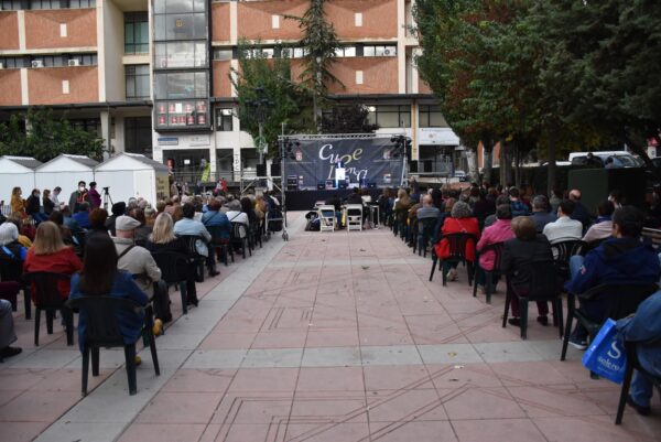 El pregón de Javier Sierra apela a los lectores para que se conviertan en “apóstoles de los libros” frente a las pantallas