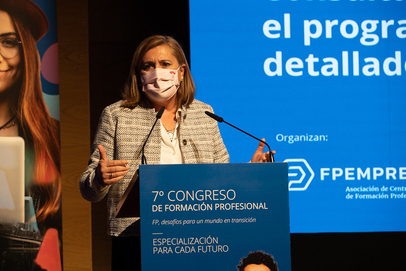 El Gobierno regional prevé que, a mediados de 2023, todas las aulas en Castilla-La Mancha sean digitales interactivas