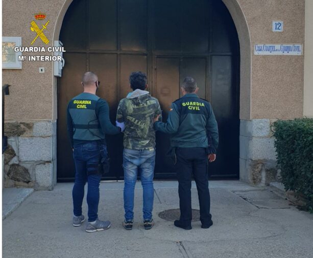 La Guardia Civil detiene a una persona por cometer seis robos con fuerza en varios establecimientos y en un domicilio en Argés