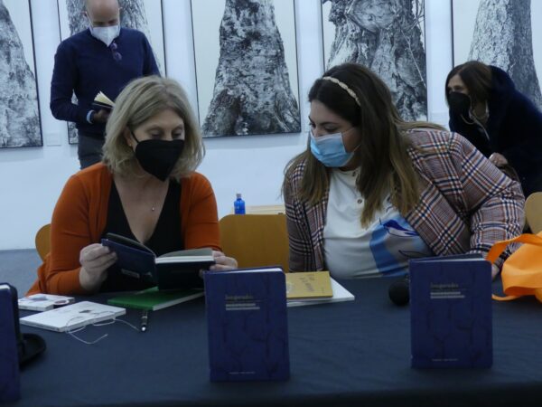 La Fundación Antonio Pérez acogió ayer la presentación del libro Inesperadas una antología de poetas de Paula Carbonell