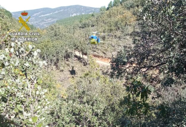 La Guardia Civil auxilia a una mujer accidentada en una ruta senderista en la Garganta de Las Lanchas