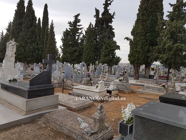 Tarancón cumple con la tradición rindiendo culto a sus muertos en la festividad de todos los Santos