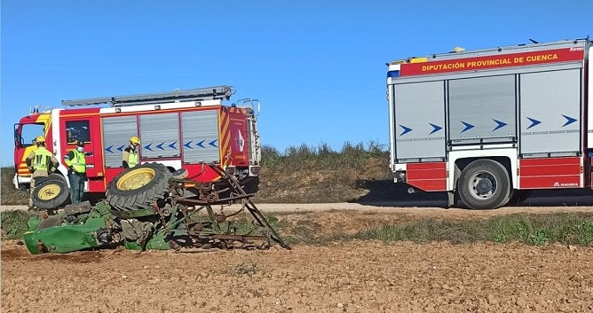 Muere un hombre de 80 años de edad tras volcar el tractor que conducía en un camino de El Acebrón