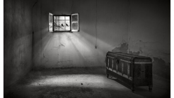 José Ramón Luna de la Ossa, ganador del XV Premio Manzanares de Fotografía, con su obra “Luminiscencia” que se puede ver en el Gran Teatro de Manzanares en la exposición con las 30 seleccionadas por el jurado