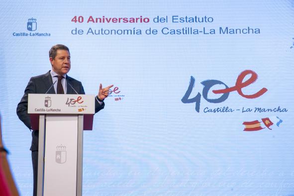 García-Page invita a presumir de la ‘E’ de Estatuto y de España y de la ‘A’ de Autonomía y autoestima, “que es lo que más hemos ganado en 40 años”