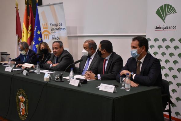 El Gobierno regional destaca el papel de los economistas en el diseño de las medidas adoptadas durante la pandemia para mejorar la vida de la ciudadanía