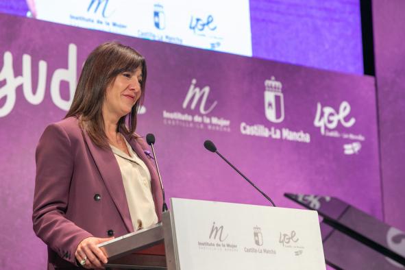 Castilla-La Mancha reivindica fortaleza y compromiso ante la injusticia que representa la violencia de género