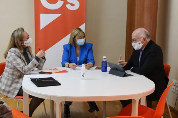 Picazo reivindica el protagonismo de la empresa familiar en la reactivación económica y apela a una «revolución de los inconformistas»