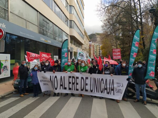 Un 85% de la plantilla de Unicaja secunda en Castilla-La Mancha la nueva jornada de huelga ante los planes de ERE de la entidad