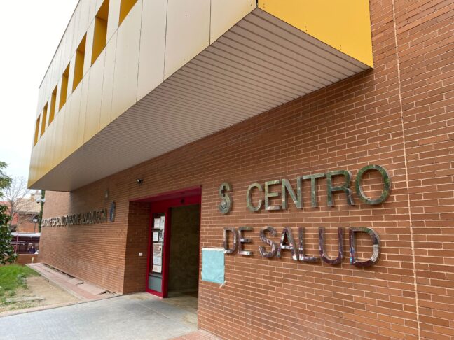 La sexta ola amenaza con colapsar la ya debilitada Atención Primaria y  deriva en un aumento de consultas en las urgencias hospitalarias