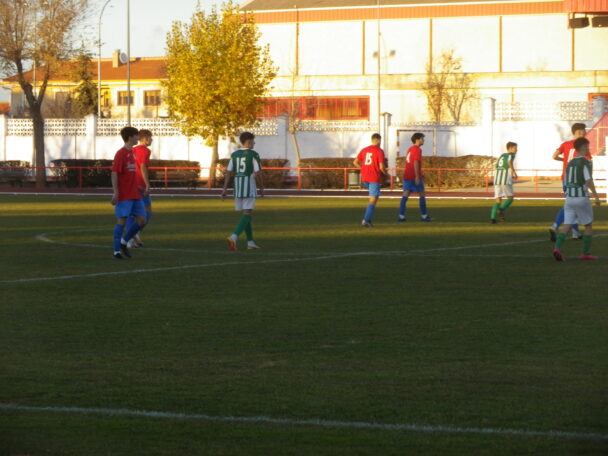 La EF Jesús de la Ossa en la  liga Interescuelas despide el año en casa, (campo San Isidro) y el equipo juvenil lo hace con desplazamiento a Socuellamos en la Preferente Grupo I