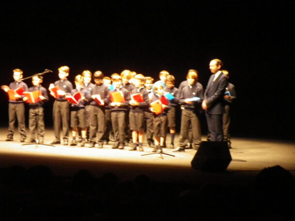 El Coro Tajamar presentó en Tarancón su última creación navideña “En los Brazos de un carpintero” durante el brillante concierto de villancicos ofrecido en el Auditorio de la ciudad.