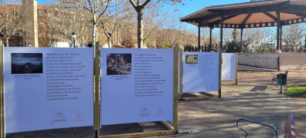 La exposición itinerante «Artistas taranconeros: reflejos de una ciudad» llega al Parque Maria Cristina