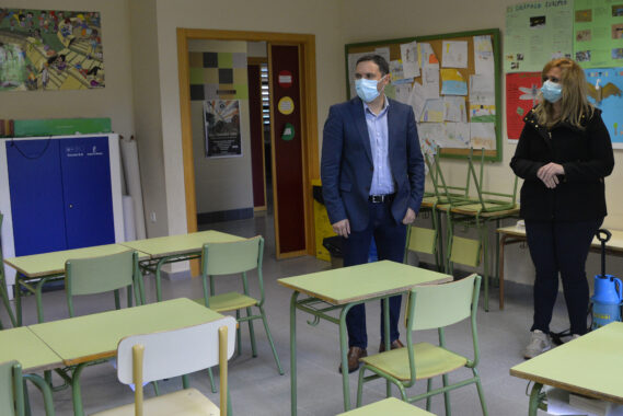 La Diputación de Cuenca efectúa el pago de 530.000 euros a un centenar de municipios para la limpieza de colegios