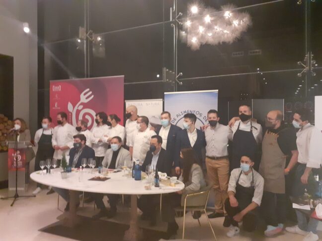 Más de treinta comensales se dan cita en la cena solidaria de donde nacen los sabores a favor del Banco de Alimentos