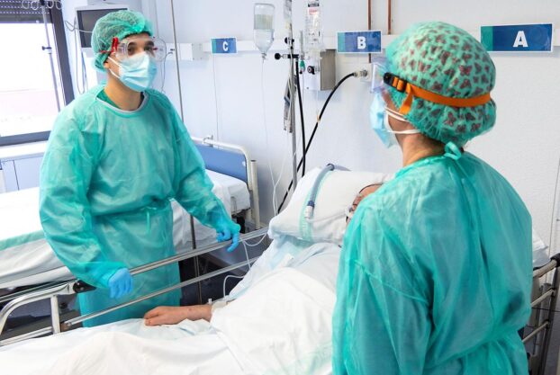 Cuenca registra 93 nuevos contagios durante el fin de semana, hay 6 pacientes ingresados en cama convencional y 3 en cuidados intensivos que necesitan respirador
