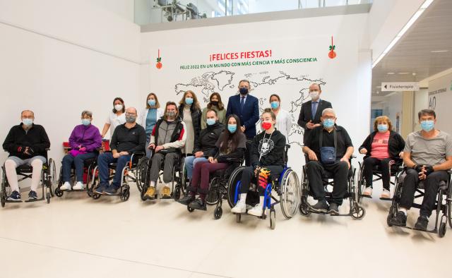 “Por un mundo con más ciencia y más consciencia”, lema de la pared de los deseos instalada en Parapléjicos durante la Navidad 2021