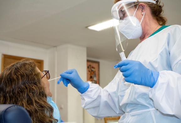 La provincia de Cuenca registra 339 nuevos contagios Covid en esta jornada, 125 más que ayer, hay 15 pacientes en cama convencional y 6 en cuidados intensivos