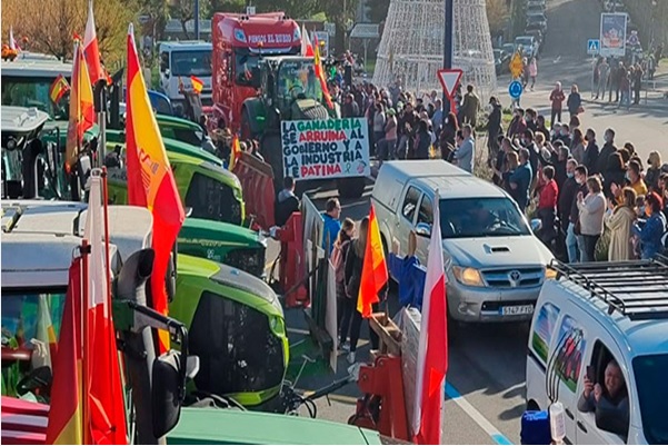Los ganaderos lácteos protestan ante industrias y gran distribución: “Se acabó incumplir la Ley”