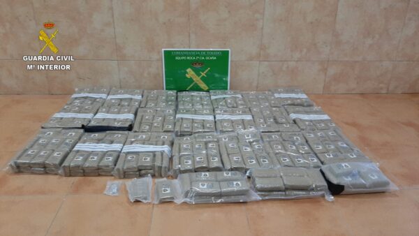 La Guardia Civil detiene a una persona por un delito de tráfico de drogas al portar más de 46 kilos de hachís
