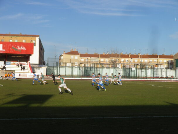 Los juveniles de la EF Jesús de la Ossa, comienzan el año con goleada en el grupo I de Preferente Con superioridad le hacen una “manita” 5-0 al  entusiasta Quintanar del Rey en el estadio Municipal