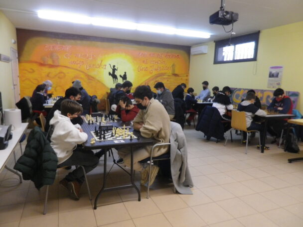 Un acondicionado Centro Joven de Tarancón, por el CDE Caissajedrez Tarancon acogía el Torneo de Navidad y Año Nuevo de Ajedrez, “I Centenario”, en el que han tomado parte un total de 30 ajedrecistas de diferentes puntos de la zona centro