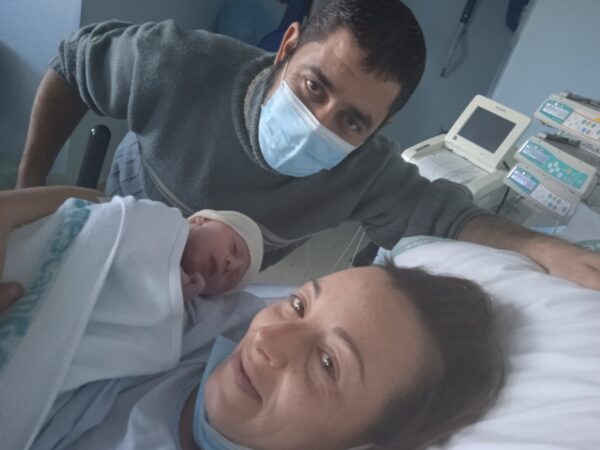La primera taranconera del año 2022 se llama Marina pesó 2,700 y nació en el Hospital Virgen de la Luz de Cuenca y es la tercera hija de la pareja