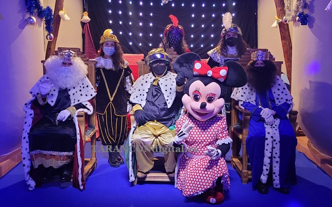 La peña El Mosto de Tarancón recibió también a los Reyes Magos Melchor Gaspar y Baltasar en la noche de la ilusión