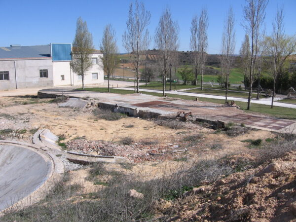 La Junta saca a licitación la venta en subasta pública del inmueble para la construcción de la residencia de mayores de San Lorenzo de la Parrilla