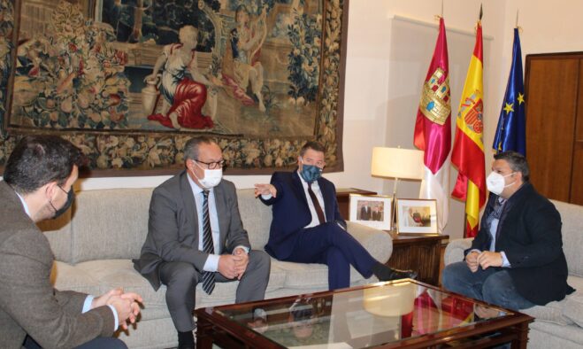 Monforte traslada a Emiliano García-Page la importancia de sacar adelante la reforma laboral