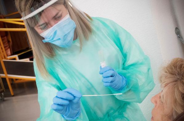Continúa al alza el número de nuevos contagios Covid en Cuenca hoy 628 y 1 fallecido, hay 31 pacientes en cama convencional y 7 en cuidados intensivos