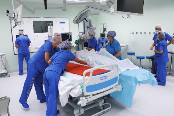 Castilla-La Mancha cerró el año 2021 con una reducción de casi seis meses en el tiempo medio de espera para una intervención quirúrgica