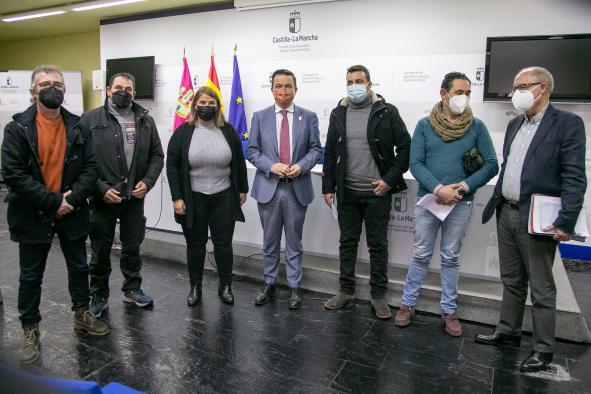 Castilla-La Mancha crea un paquete de medidas para el vacuno de leche que incluye una ayuda directa a los ganaderos de 1,4 millones de euros