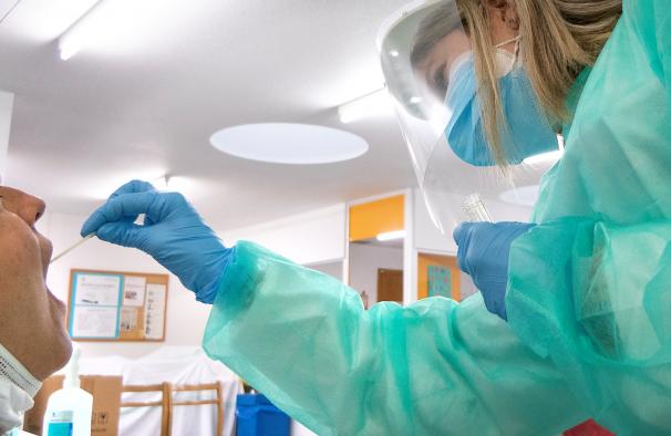 La provincia de Cuenca suma 563 nuevos contagios y 1 fallecido por Covid en las últimas 24 horas, hay 50 pacientes en cama convencional dos más que ayer y 3 en cuidados intensivos 1 más que ayer