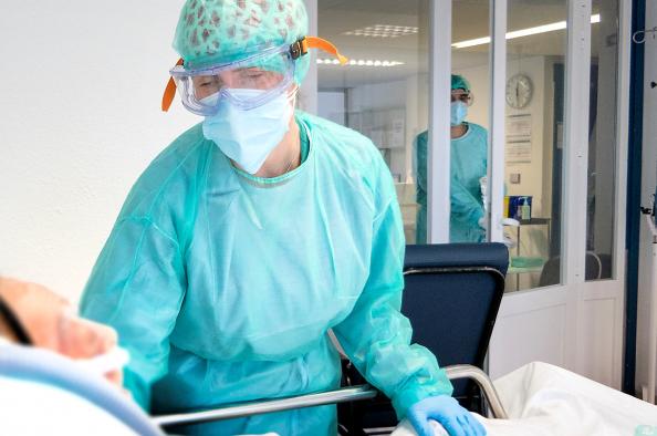La provincia de Cuenca suma hoy 2 nuevos fallecimientos y 424 nuevos contagios Covid, hay 44 pacientes en cama convencional y 3 se mantienen en cuidados intensivos