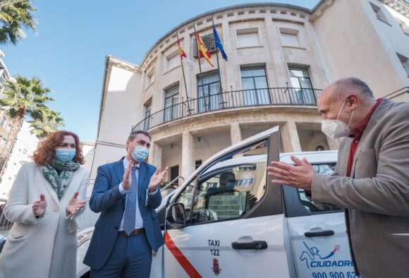 Tierraseca agradece a los taxistas de Castilla-La Mancha ser el primer colectivo que se convierte en ‘Punto Violeta’