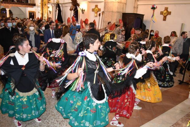 Los diablos y danzantas han regresado a las calles de Almonacid del Marquesado tras un año de paréntesis por la pandemia