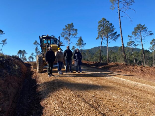 La Junta invierte más de 170.000 euros en la adecuación de dos caminos forestales en Talayuelas y su pedanía Casillas de Ranera