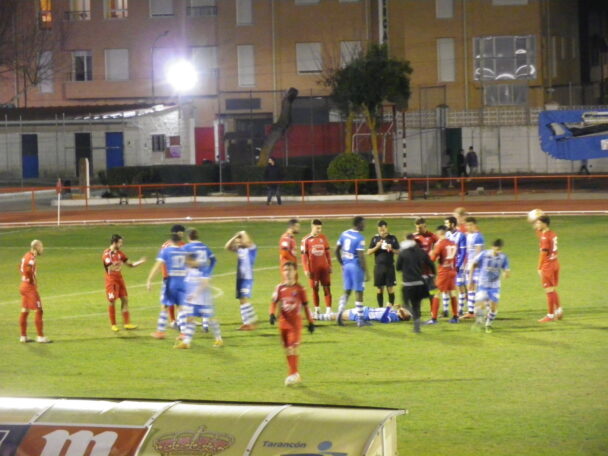 En inferioridad numérica desde el m. 37, el CD Tarancón, suma otros tres importantes puntos ante el Huracán de Balazote